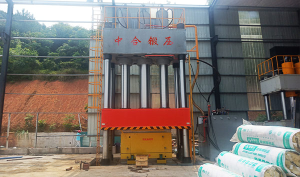 2000吨四柱液压机在复合材料行业的应用方案