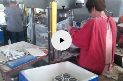 石英石粉末（石英石水槽）成型液压机实拍视频