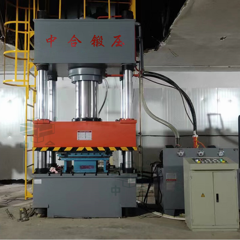 不锈钢水箱板冲压成型_630吨四柱液压机(图3)